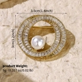 Goldene Weizenkranz-Brosche mit weißer Perle und funkelnden Kristallen auf Papier - Goldener Kreis Perle (BRS-J434G)