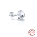 S925 Sterling Silber Totenkopf Ohrstecker mit Diamanten auf weißem Hintergrund - Silber