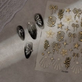 Pegatinas 3D para uñas con mariposas y lazos dorados sobre uñas degradadas grises - Estilo de Estrella con Lazo Dorado (CO-524)