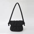 Elegante borsa a nuvola nera con trama a sbuffo imbottita e tracolla con nodi moda - Nero