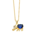 Detail van gouden olifant hanger met ovale blauwe saffier en diamanten accenten - Donkerblauw