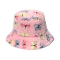 Rosa Plüsch-Anglerhut mit bunten Schmetterlingsdrucken im minimalistischen Design - Schmetterling Rosa