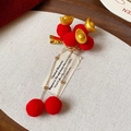 Barrette à cheveux festive à boules de velours rouge avec lingots d'or et glands - 53# Pince à Gland-Boule de Peluche Rouge-Lingot