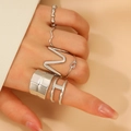 Detailansicht 6er-Set silberne geometrische Ringe mit Knoten und Metallstruktur-Designs - Silber Buchstabe H Karomuster Stil (DZ-584)