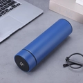 Blue smart insulated water bottle with LED temperature display on a desk - 500ml / Blue