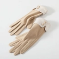Elegant camel winter gloves for women with faux fur cuffs and decorative buttons - One Size / 176 Khaki