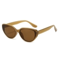 Lunettes de soleil œil de chat ambre avec monture large marron sous un angle de 45 degrés - Monture Thé Jelly Verres Thé
