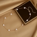 Goldene Halskette mit cremefarbenen Sechseckperlen auf Seidenstoff mit Geschenkbox - 10# Gold Sechseck Perlenkette