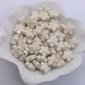 Macro di perle in ceramica a forma di fiore bianco per la creazione di gioielli fai-da-te - Bianco Sporco