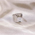 Minimalist silver geometric open ring with polished finish in a modern rectangular design - Letter L / Silver