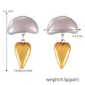 Tweekleurige hart oorbellen van titanium staal met zilveren knopjes en goud hangers - F1521 / Staalgoud