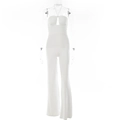 Detailweergave van witte halterjumpsuit met uitsparing op de borst en geplooide taille - M / Wit