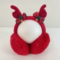 Dettaglio dei paraorecchi natalizi in peluche rosso con corna di renna e piccoli campanelli - Corna di Campanello - Paraorecchie Rossi