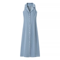Lichtblauwe mouwloze denim maxi-jurk met knoopsluiting en klassieke kraag op wit - S / Lichtblauw