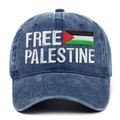 Detail der bestickten Free Palestine Aufschrift und Flagge auf blauer Denim-Kappe - Verstellbar / Marineblau