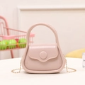 Mini borsa a mano rosa chiaro in PVC con tracolla a catena dorata e fibbia decorativa - Albicocca