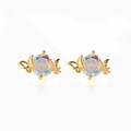 Boucles d'oreilles papillon dorées à l'or 18 carats avec pierres opales irisées - Forme Florale Papillon (EH00571)