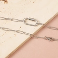 Dettaglio catena a graffetta argento con chiusura a moschettone a vite funzionale - Stile 1 / Catena da 15cm / Color Acciaio