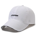 Gorra de béisbol de malla blanca con bordado STRONGER y letras FASHION en el borde - Ajustable / Blanco - Estilo STRONGER