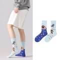 Asymmetrische blaue Crew-Socken mit Katzen-Angel-Illustrationen und Rippbündchen - Katzenangelthema (1032)