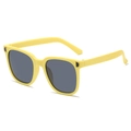 Gafas de sol para niños en amarillo con lentes gris oscuro y decoración de letra D - Montura Amarilla Lentes Grises