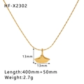 Dettaglio della collana con ciondolo a foglia di ginkgo dorata e dimensioni del prodotto - Oro 18K / Oro