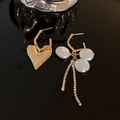 Pendientes asimétricos de corazón dorado con perlas blancas y borlas de cristal - Pin de Plata Estilo Asimétrico Perla Diamantes