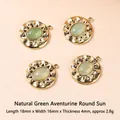 Pendente dorato a forma di sole con inserto in pietra semipreziosa avventurina verde - Avventurina verde naturale Sunburst