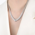 Collier chaîne plate en acier inoxydable argenté style hip-hop porté au cou - P1501 - Collier En Zircon Blanc Couleur Acier