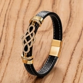 Gros plan d'un bracelet en cuir noir avec fermoir magnétique doré et strass brillants - Style I (Pavage en Zircone)