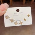 Dreiteiliges Gold-Zirkon-Bienen-Ohrring-Set mit S925-Silbernadeln auf einer Schmuckkarte - Gold - Zirkonia Bienen Kombination