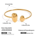 Gepolijste goudkleurige roestvrijstalen open armband met ronde uiteinden - Gouden Boon Stijl (JDB2409004)