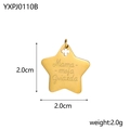 Vue détaillée d'un pendentif étoile dorée avec gravure Mama et mesures de dimensions - YXPJ0110B