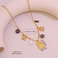 Collana dorata in acciaio inossidabile con ciondoli a cuore e luna su sfondo beige - 1# Collana