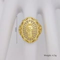Dettaglio macro dell'anello dorato di un santo da 23mm con motivi traforati laterali - Stile San Giuda Traforato Ovale (B)