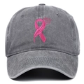 Détail de la broderie ruban rose sur casquette de baseball en coton gris délavé réglable - Réglable / Gris