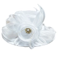 Chapeau de soleil élégant en organza blanc avec fleurs plissées et glands en perles - M / Blanc
