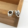 Détail macro de perles d'espacement en argent antique avec boucles pour bijoux DIY - 1 connecteur 3 voies 6x10mm Gaufré