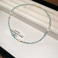 Detalle del collar con piedras de amazonita azul claro y perlas blancas de agua dulce - Collar de Perlas de Agua Dulce Azules (Chapado en Oro)