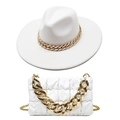 Detail der weißen gesteppten Handtasche und passendem Fedora-Hut mit Goldketten - M (56-58cm) / Hut + Tasche Set / Weiß