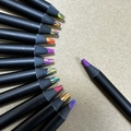 Crayons arc-en-ciel à mine multicolore et corps en bois noir pour dessin créatif enfant - Crayon Arc-en-ciel 12 Couleurs (1pc Aléatoire)