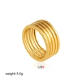Detailansicht eines mehrlagigen 18K vergoldeten Rings in Größe 8 mit 5,0g auf weißem Grund - Größe US8 Stil (T202_3)
