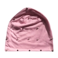 Bonnet en maille rose avec des clous métalliques décoratifs dans un style souple - Taille unique / Rose Lotus
