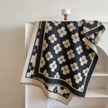 Schwarz-beige geblümter Strickschal mit Kleeblattmuster und weichen Fransen - 190*65cm / Schwarz