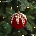 8cm weinrote Samt-Weihnachtskugel mit goldenen Pailletten und weißen Perlen - Perle und Glitzer