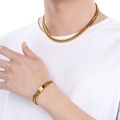 Conjunto de collar y pulsera de eslabones cubanos dorados hip-hop puesto en un modelo - Pulsera 20CM / Dorado