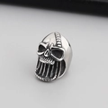 Vintage Gothic Totenkopf Ring mit rotem Skorpion Detail in antikem Silber-Finish - US 7 / Antik Silber Totenkopf (KR49534-LU)