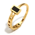 Anello minimalista in acciaio inossidabile placcato oro 18K con intarsio in resina nera - US 6 / Stile Quadrato in Smalto Nero Asimmetrico