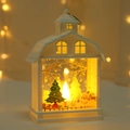 Weiße Weihnachtslaterne in Hausform mit warmem LED-Licht und Schneemann-Motiven - Weihnachtsbaum