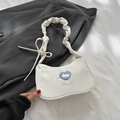 Sac demi-lune blanc avec écusson lapin cœur et bandoulière à détails froncés - Blanc